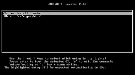 起動メディア選択後に表示されるGRUBメニュー画面（Try to Install Ubuntuを選択）